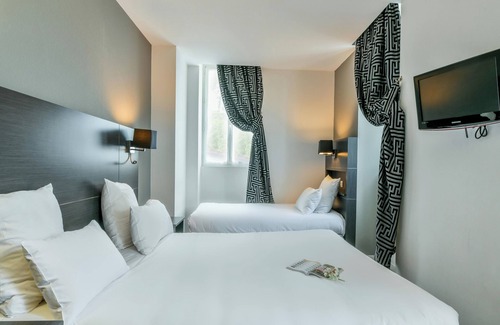 Cambo-les-Bains Hotel | Logis Hôtel & Restaurant La Villa Bleue