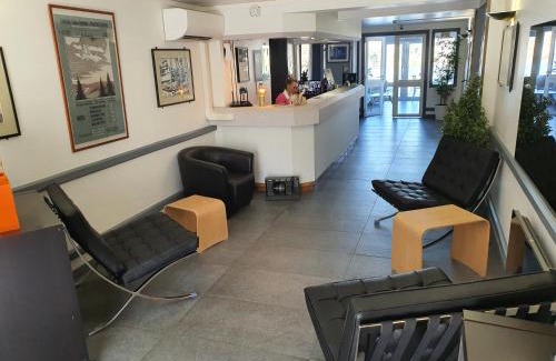 Viry-Chatillon Hotel | Logis - Hôtel & Restaurant des Lacs Paris Sud