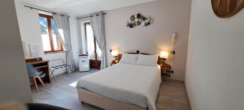 Saint-Chely-du-Tarn Hotel | Logis Hôtel restaurant Auberge de la Cascade