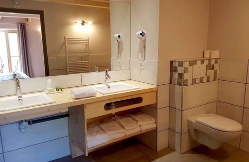 Tence Hotel | Logis Hôtel Restaurant de la Poste