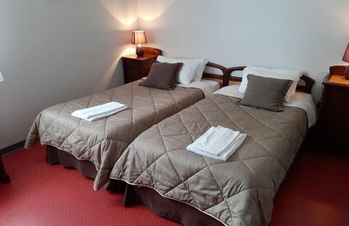 Chartronges Hotel | LOGIS - Hôtel & Restaurant le Grand Terre
