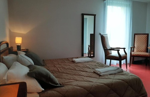 Chartronges Hotel | LOGIS - Hôtel & Restaurant le Grand Terre