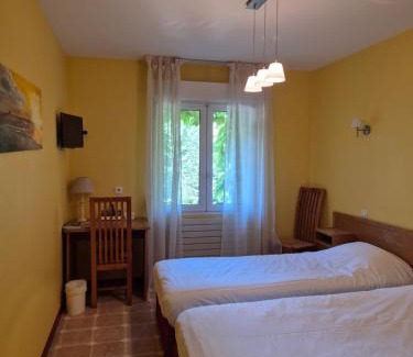 Cazilhac Hotel | Logis Hôtel Restaurant Les Norias