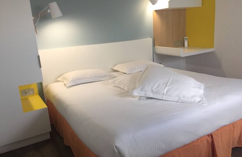Avrille Hotel | Logis Hotel Domaine du Moulin Cavier