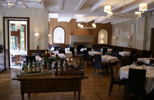 Combourg Hotel | Logis Hotel Du Chateau