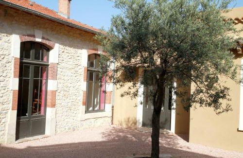 Bourg-Saint-Andeol Hotel | Logis Hotel Le Clos Des Oliviers