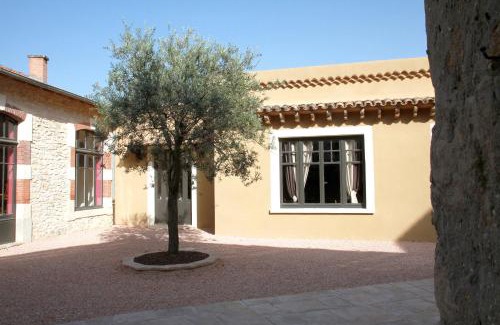 Bourg-Saint-Andeol Hotel | Logis Hotel Le Clos Des Oliviers