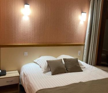 Le Malzieu-Ville Hotel | Logis Hotel Restaurant des Voyageurs