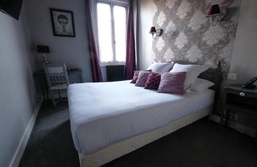 Blere Hotel | Logis Hotel Restaurant Le Cheval Blanc