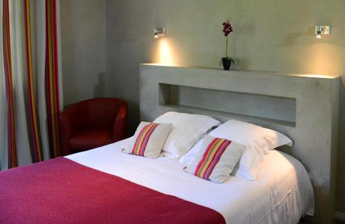 Ainhoa Hotel | Logis Hotel Ur-Hegian