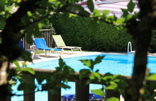 Sauzet Hotel | Logis Hotels- Auberge de la Tour - Hôtel et restaurant
