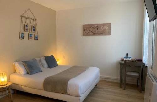 Taussat Hotel | LOGIS HOTELS - Hôtel et Restaurant L'Océana