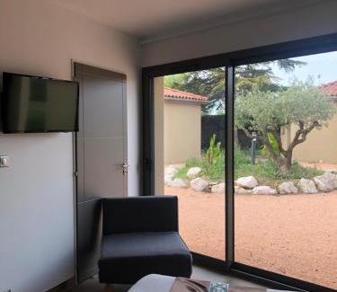 Donneville Hotel | Logis Hotels - Hotel Restaurant l Enclos