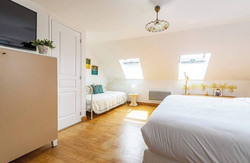 Flavigny-sur-Ozerain Apartment | Logis Marie