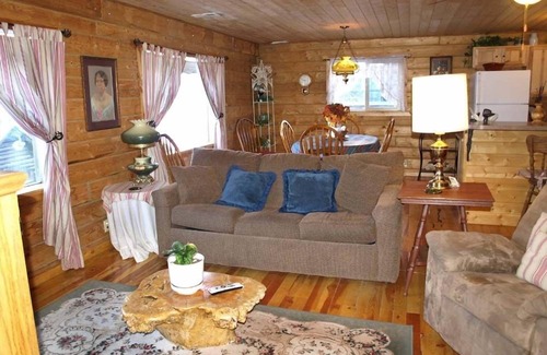 Silverton Apartment | Lola's Place - Your Mountain Home Away from Home nOHV off street Parking