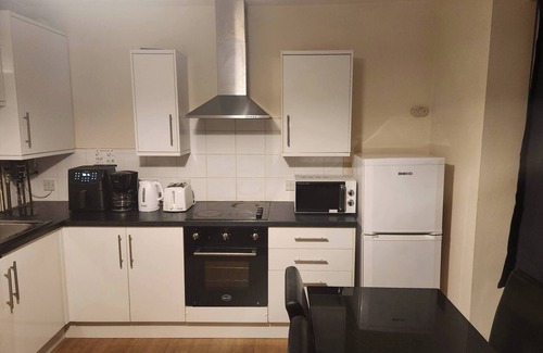 Addiscombe Apartment | London 2 Bed Sleeps 5 to 6 Netflix Family Friendly