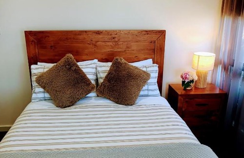 Port Campbell House | London Bridge Holiday Home