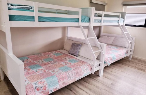 Port Campbell House | London Bridge Holiday Home