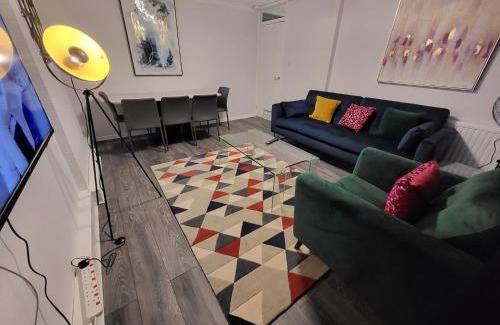 Charlton Apartment | London Central Modern Apartment Charlton