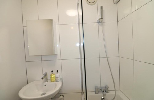 Charlton Apartment | London Central Modern Apartment Charlton