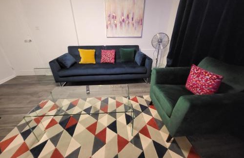 Charlton Apartment | London Central Modern Apartment Charlton