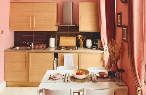 Chinatown Apartment | London Chinatown Apartments (Cherry blossom Suite)