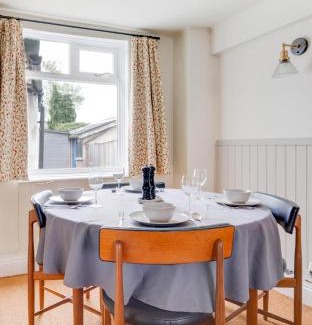 Halesworth House | London Cottage