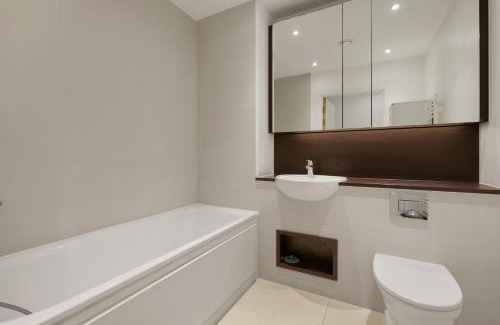 Royal Docks Apartment | London Dockside 3 Bed