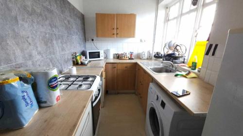 Edgware Apartment | London Edgware Station Apartment