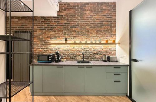 Sofia City Center Apartment | London - English Basement Studio