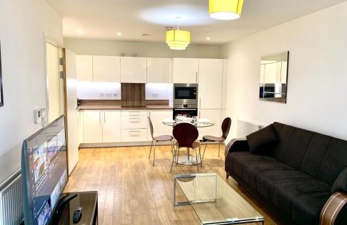Royal Docks Apartment | London Excel 2 Bedrooms 2 Bath, Parking, Supper Wifi, Dockland, O2 Arena, Cable Car