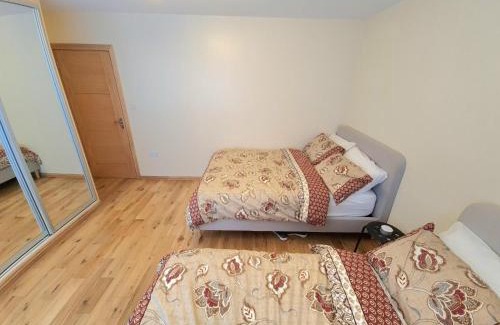 Southgate Apartment | London Luxury 2 Bedroom Flat Sleeps 8 free parking