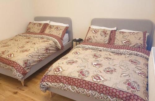 Southgate Apartment | London Luxury 2 Bedroom Flat Sleeps 8 free parking