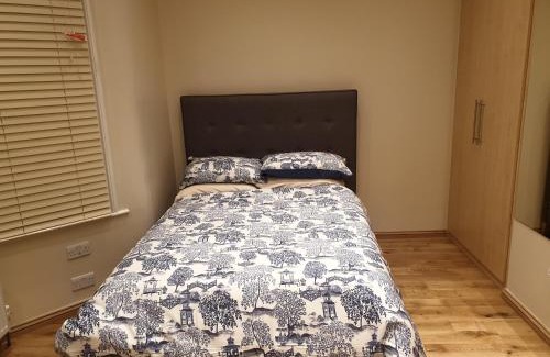 Valentines Apartment | London Luxury Apartments 5 min walk from Ilford Station, with FREE PARKING & FREE WIFI