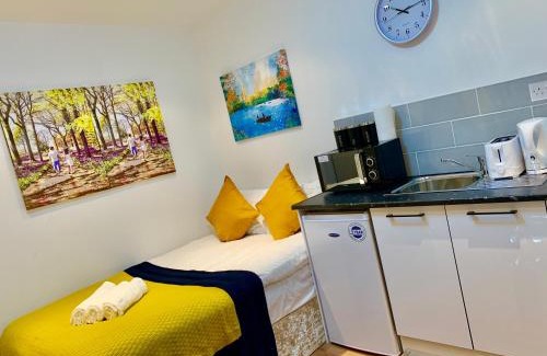 Valentines Apartment | London Studio Apartments, Private Bathrooms and Parking
