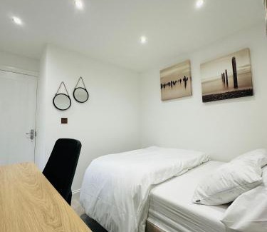 Whitton House | London Twickenham stadium double Bedroom B