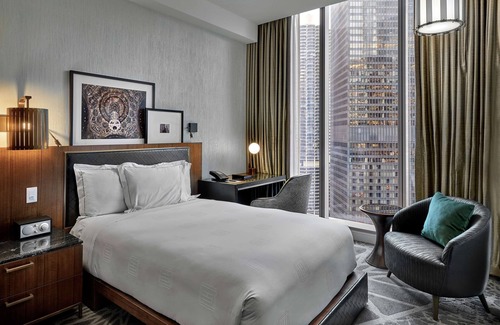 Downtown Chicago Hotel | LondonHouse Chicago, Curio Collection by Hilton