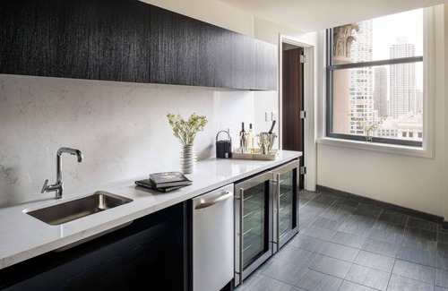 Downtown Chicago Hotel | LondonHouse Chicago, Curio Collection by Hilton