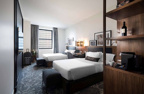Downtown Chicago Hotel | LondonHouse Chicago, Curio Collection by Hilton