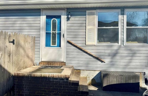 Edgewater House | Londontowne Hideaway