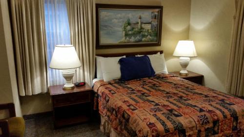 North Fremont Street Hotel | Lone Oak Lodge