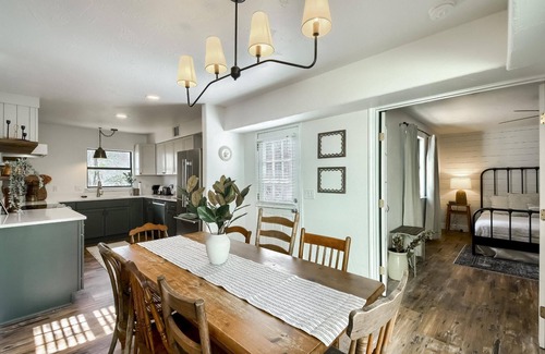 Johnson City House | Lone Star Lokal for 12 Downtown Near Wineries! Private Biergarten, Fire Pit!