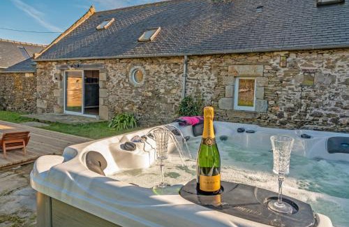 Saint-Mathieu House | Longère de charme - jardin et spa