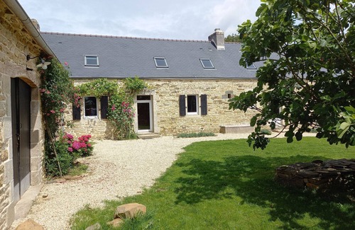Plovan House | Longère Traditionnelle au Calme Dans une Vaste Propriété