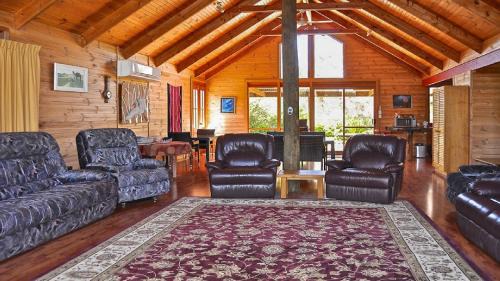 Lake Wangary House | Long Beach Eco - Lodge Is The Perfect Property For Nature Lovers, With An Abundance Of Wildlife Birds, Kangaroos and Emus, As Well As Bush and Sea Views