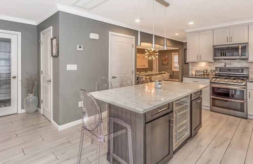 Long Beach House | LONG BEACH Labor Day WKND. Message for Discount. 4 night minimum. Steps to Beach