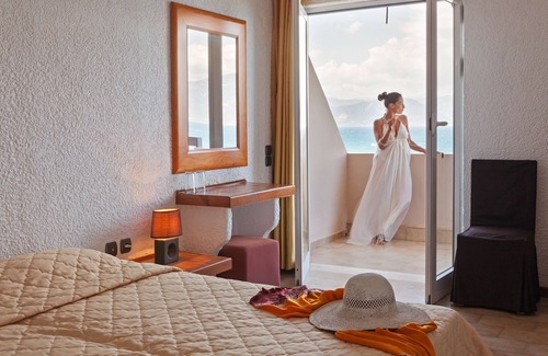 Longos Hotel | Long Beach Resort