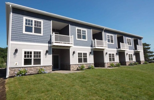 Gloucester Apartment | Long Beach Suites: Book 2025 Summer Trip Today!
