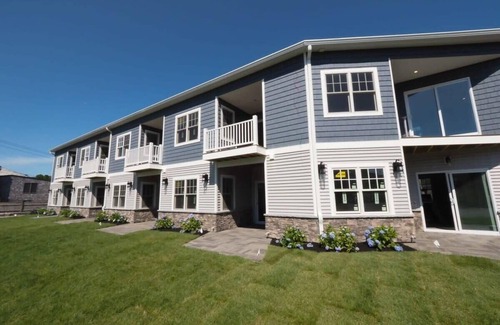 Gloucester Apartment | Long Beach Suites: Book 2025 Summer Trip Today!
