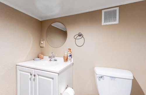 Port Isabel House | Long Island Village 502 Clam